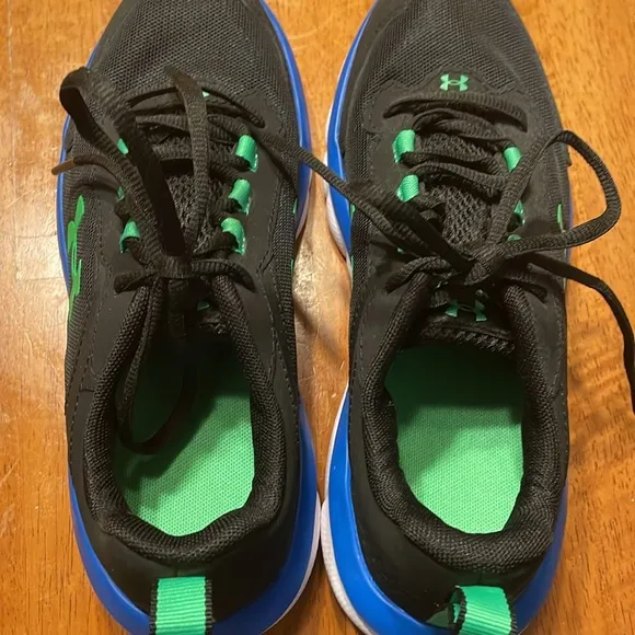 NEW Size: 6Y Under Armour Kids Assert sneakers, black, green, blue, and white