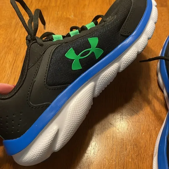 NEW Size: 6Y Under Armour Kids Assert sneakers, black, green, blue, and white