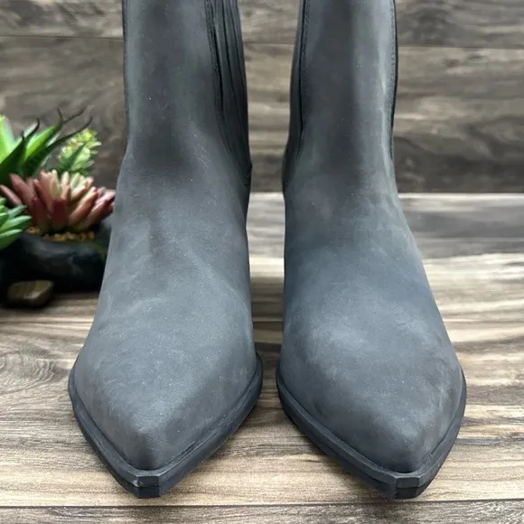 NEW Steve Madden 8M Terezza Grey Nubuck Pull On Pointed Toe Western Ankle Bootie
