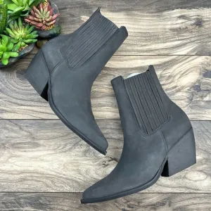 NEW Steve Madden 8M Terezza Grey Nubuck Pull On Pointed Toe Western Ankle Bootie