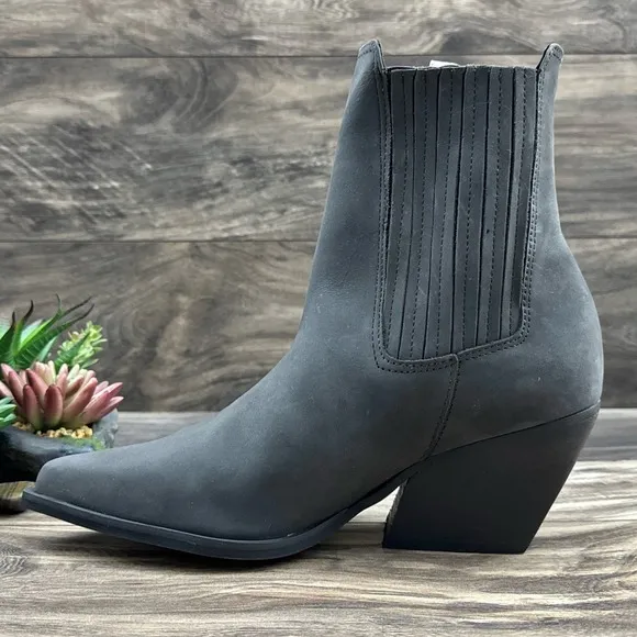 NEW Steve Madden 8M Terezza Grey Nubuck Pull On Pointed Toe Western Ankle Bootie