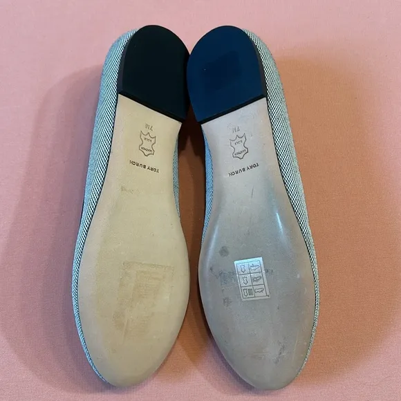 New Tory Burch Flat Shoes With Gold Logo. Size 7.