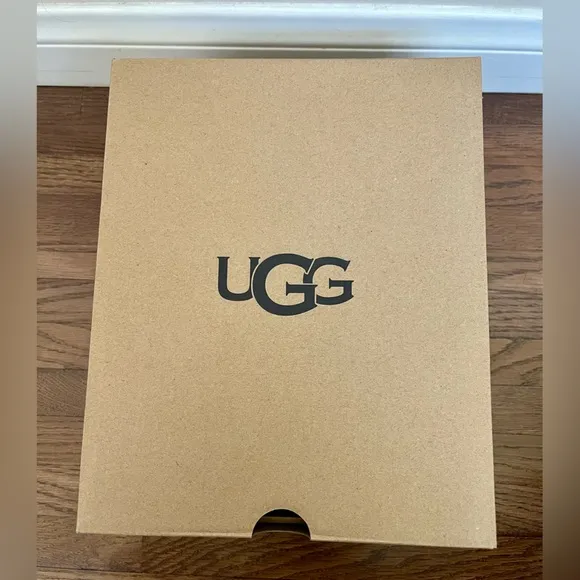 NEW w/Box UGG Kids Unisex nuemel ii Chukka Boot Samba Red Leather Suede Size 3