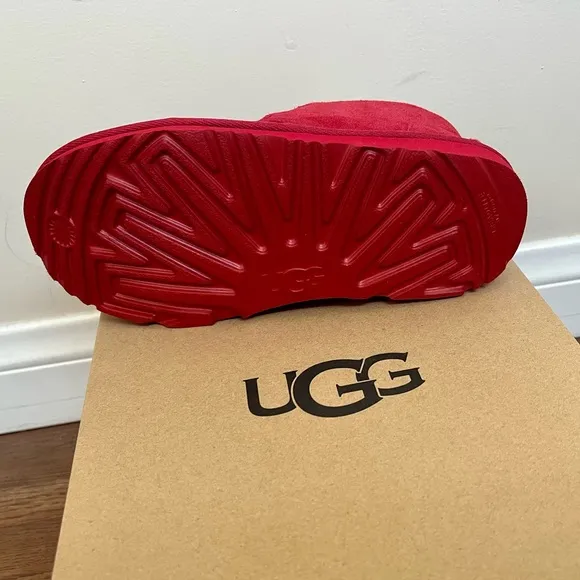 NEW w/Box UGG Kids Unisex nuemel ii Chukka Boot Samba Red Leather Suede Size 3
