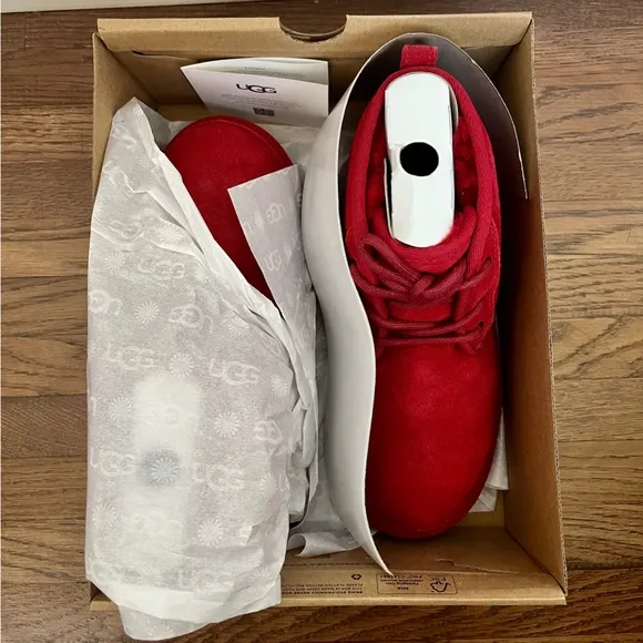 NEW w/Box UGG Kids Unisex nuemel ii Chukka Boot Samba Red Leather Suede Size 3