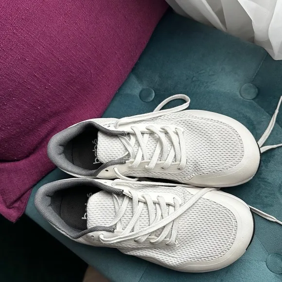 NEW WITHOUT BOX Bahe Grounding Men's White Shoes M6