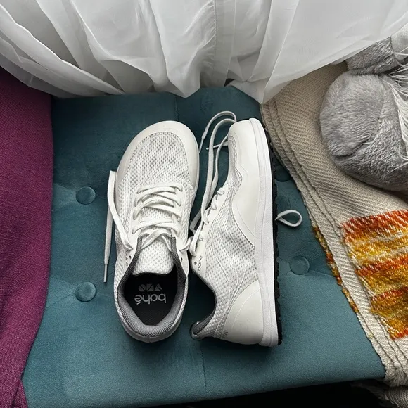 NEW WITHOUT BOX Bahe Grounding Men's White Shoes M6