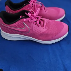NEW Youth Girls Running NIKE SNEAKERS