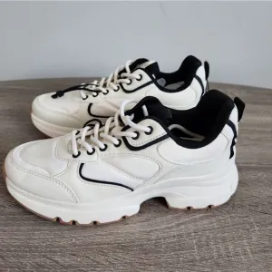 NEW ZARA WOMEN’S RUNNING ATHLETIC SNEAKERS SIZE US 7,5 EU 38 IVORY COLOR.