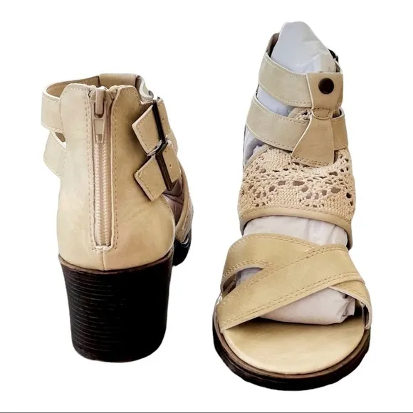 NIB AVENUE CLOUDWALKERS Abby Beige Block Heel Sandals Crochet Ankle Straps Shoes