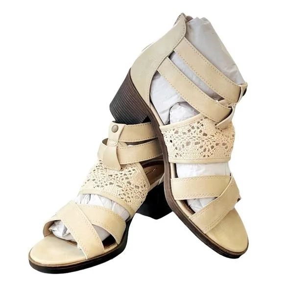 NIB AVENUE CLOUDWALKERS Abby Beige Block Heel Sandals Crochet Ankle Straps Shoes