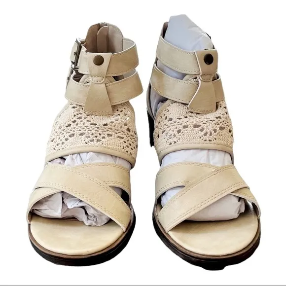 NIB AVENUE CLOUDWALKERS Abby Beige Block Heel Sandals Crochet Ankle Straps Shoes