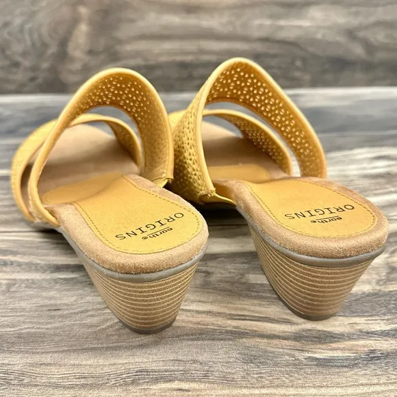 NIB Earth Origins Cayla 8.5W Slip On 2 Strap Leather Heeled Slide Sandals Yellow