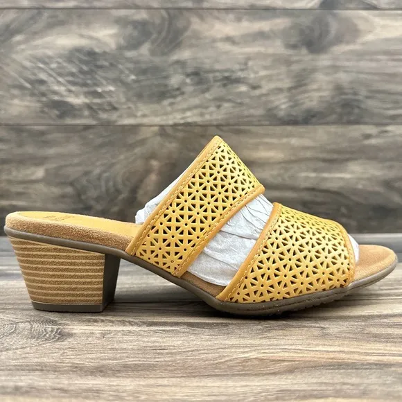 NIB Earth Origins Cayla 8.5W Slip On 2 Strap Leather Heeled Slide Sandals Yellow