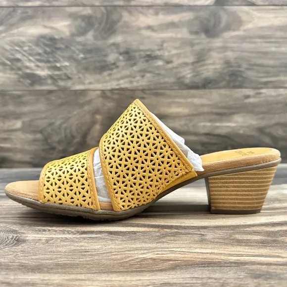 NIB Earth Origins Cayla 8.5W Slip On 2 Strap Leather Heeled Slide Sandals Yellow