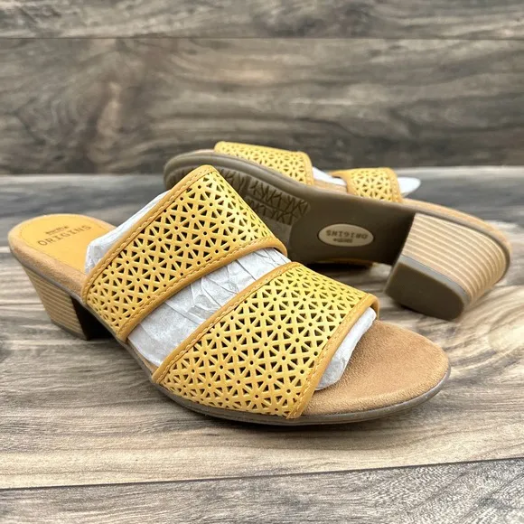 NIB Earth Origins Cayla 8.5W Slip On 2 Strap Leather Heeled Slide Sandals Yellow