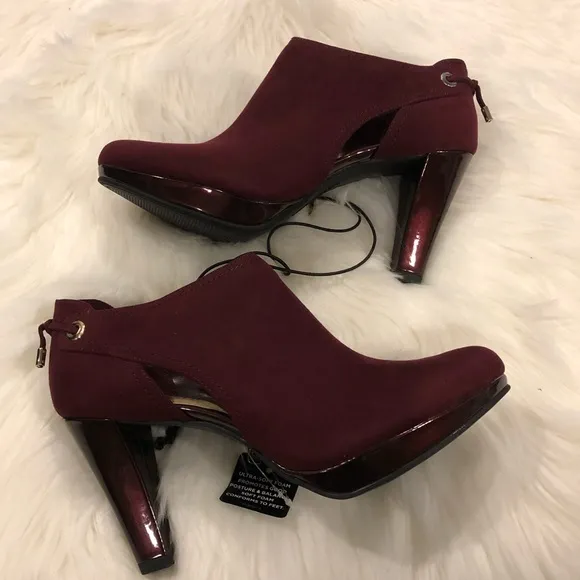 NIB Liz Claiborne Elsie women’s shooties in wine