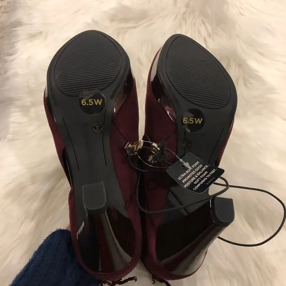 NIB Liz Claiborne Elsie women’s shooties in wine