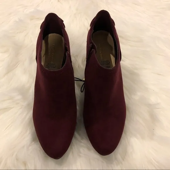 NIB Liz Claiborne Elsie women’s shooties in wine