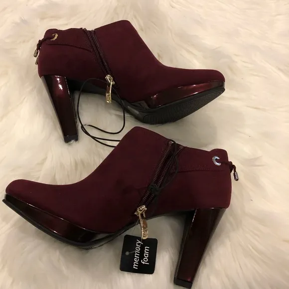 NIB Liz Claiborne Elsie women’s shooties in wine