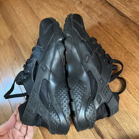 NIB Nike Air Huarache Run GS Triple‎ Black Sneakers 654275-016 Youth Sizes