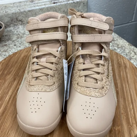 NIB Reebok F/S Hi Sahara GoldMt. Lace up sneakers
