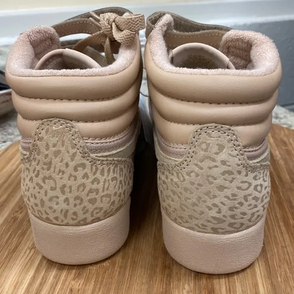 NIB Reebok F/S Hi Sahara GoldMt. Lace up sneakers