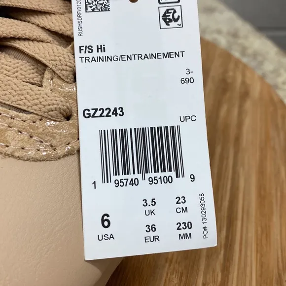 NIB Reebok F/S Hi Sahara GoldMt. Lace up sneakers
