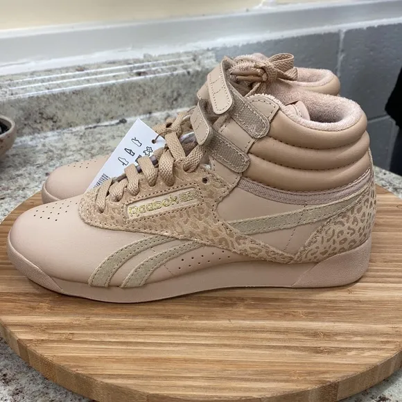 NIB Reebok F/S Hi Sahara GoldMt. Lace up sneakers