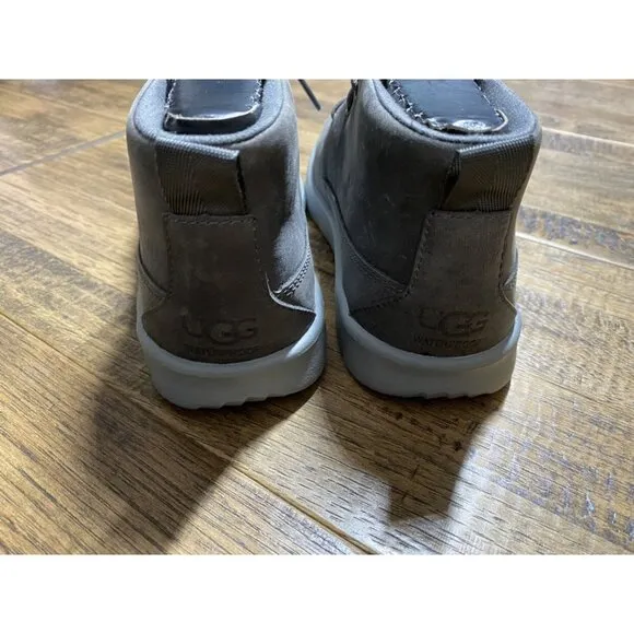NIB UGG Boys Charcoal Gray Canoe Boots 3 Big KId