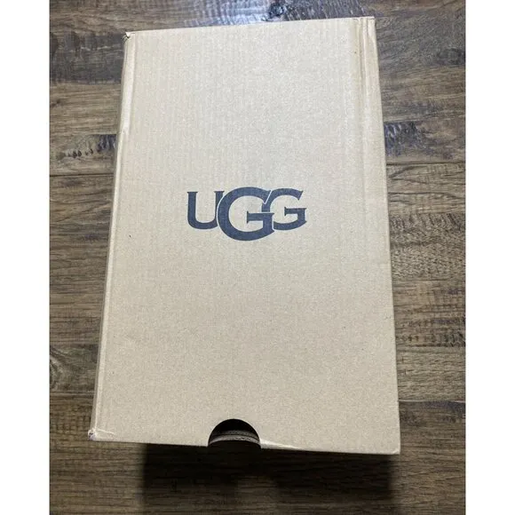 NIB UGG Boys Charcoal Gray Canoe Boots 3 Big KId