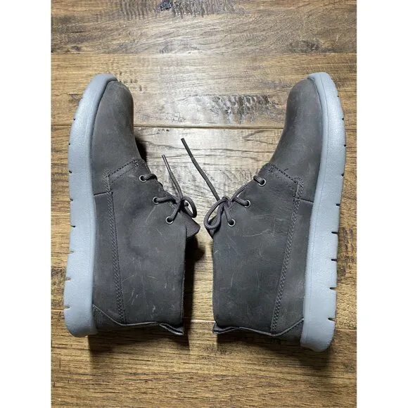 NIB UGG Boys Charcoal Gray Canoe Boots 3 Big KId