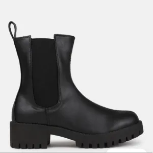 NIB Women’s Size 9 Cleated Sole Essential Chelsea Mid Ankle Boots Triple Black