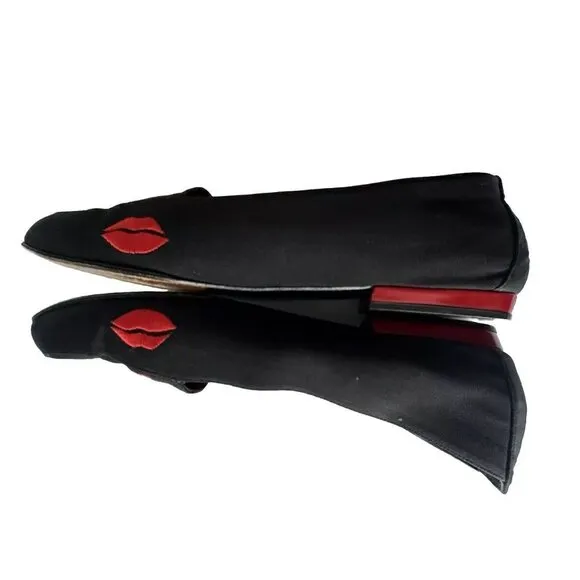 NICOLE MILLER - STUART WEITZMAN BLACK FLAT SHOES EMBROIDERED KISS RED LIPS SZ 8