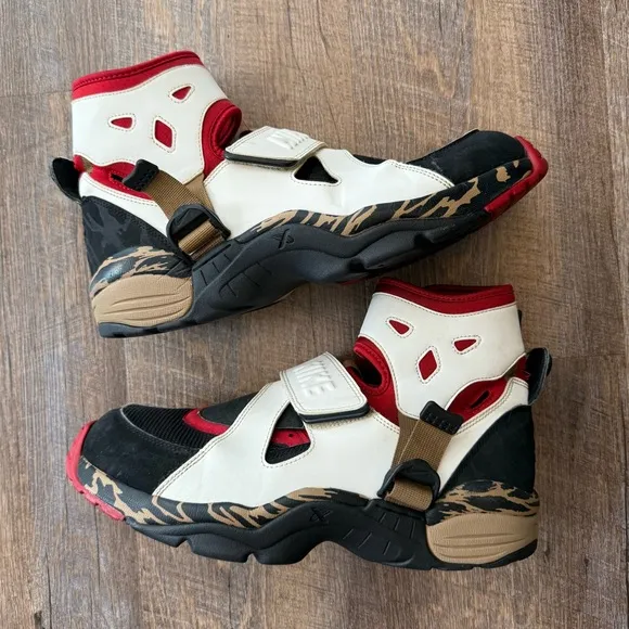 Nike Air Carnivore LE White Red Black