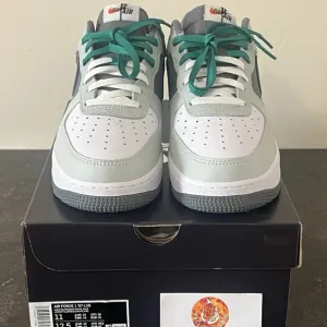 Nike Air Force 1 '07 LV8 'Split - Light Silver Deep Royal'  Size 11M