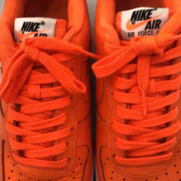 NIKE AIR FORCE 1 LEATHER TOTAL ORANGE RUNNING SNEAKERS MENS SIZE 9