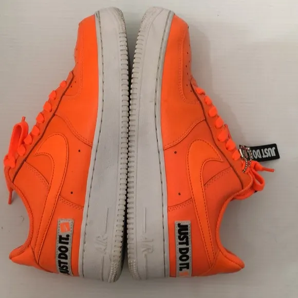 NIKE AIR FORCE 1 LEATHER TOTAL ORANGE RUNNING SNEAKERS MENS SIZE 9