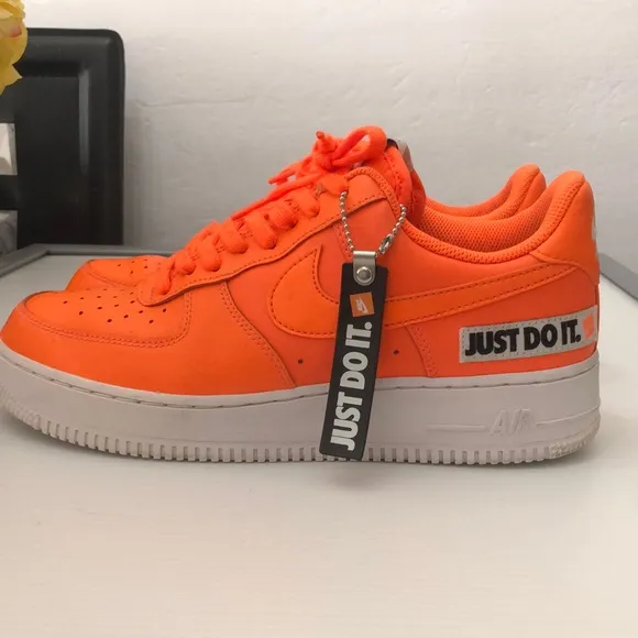 NIKE AIR FORCE 1 LEATHER TOTAL ORANGE RUNNING SNEAKERS MENS SIZE 9
