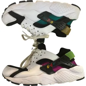 Nike Air Huarache Low Peace, Love, Swoosh Size 5.5