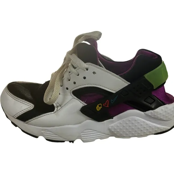 Nike Air Huarache Low Peace, Love, Swoosh Size 5.5