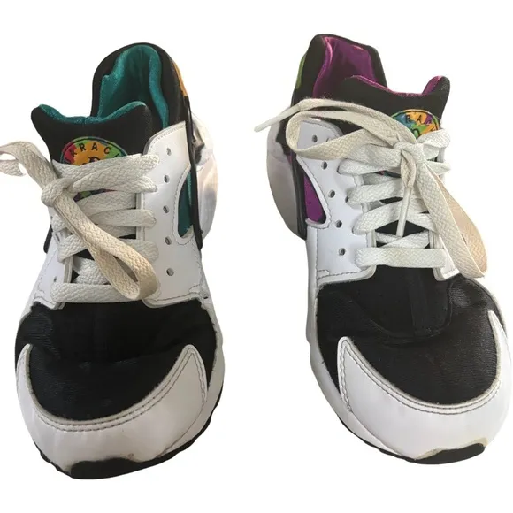 Nike Air Huarache Low Peace, Love, Swoosh Size 5.5