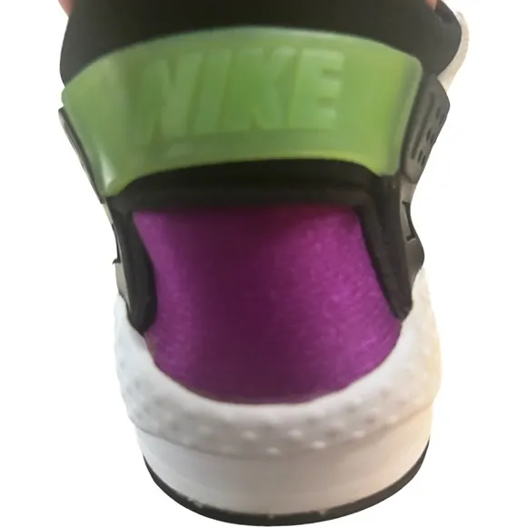 Nike Air Huarache Low Peace, Love, Swoosh Size 5.5