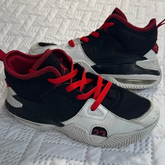 Nike Air Jordan Basketball Sneakers Stay Loyal 2 Boy Size 4Y Red White Black