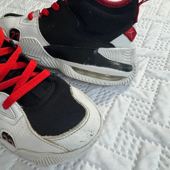 Nike Air Jordan Basketball Sneakers Stay Loyal 2 Boy Size 4Y Red White Black