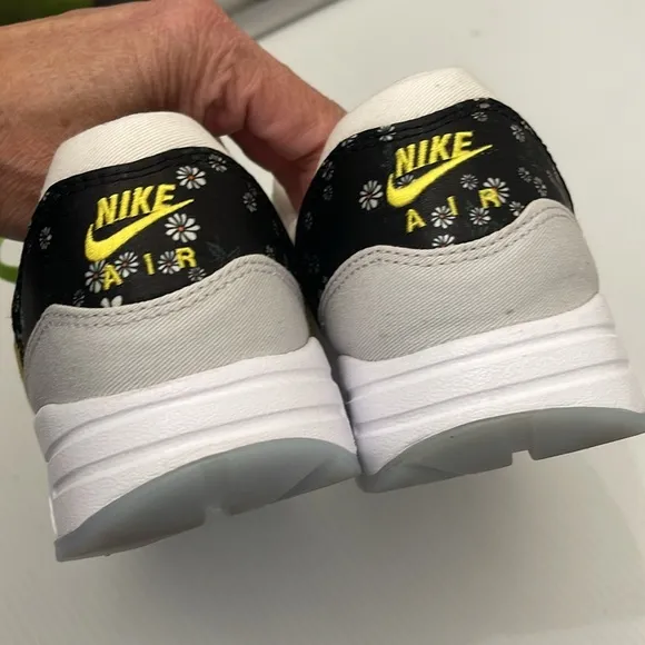 NIKE AIR MAX 1 DAISY RUNNING SNEAKERS BOYS GIRLS SIZE 6Y