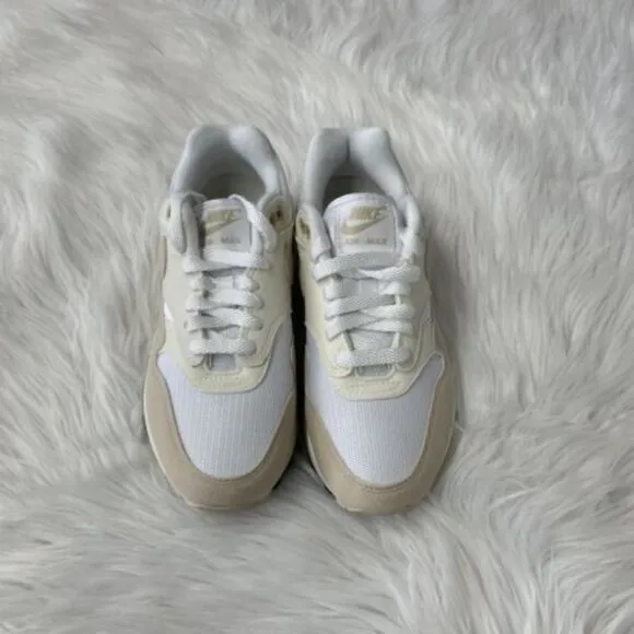 Nike Air Max 1 Low Womens Casual Sneaker Shoes Ivory DZ2628-101 VNDS Size 5.5