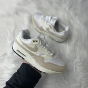 Nike Air Max 1 Low Womens Casual Sneaker Shoes Ivory DZ2628-101 VNDS Size 5.5