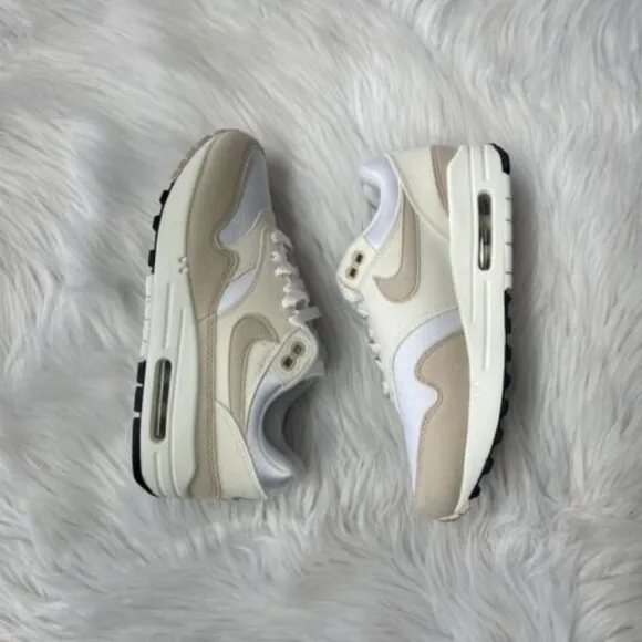 Nike Air Max 1 Low Womens Casual Sneaker Shoes Ivory DZ2628-101 VNDS Size 5.5