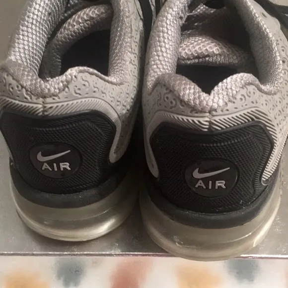 Nike  Air Max 2017 Gray and Black Athletic Sneakers